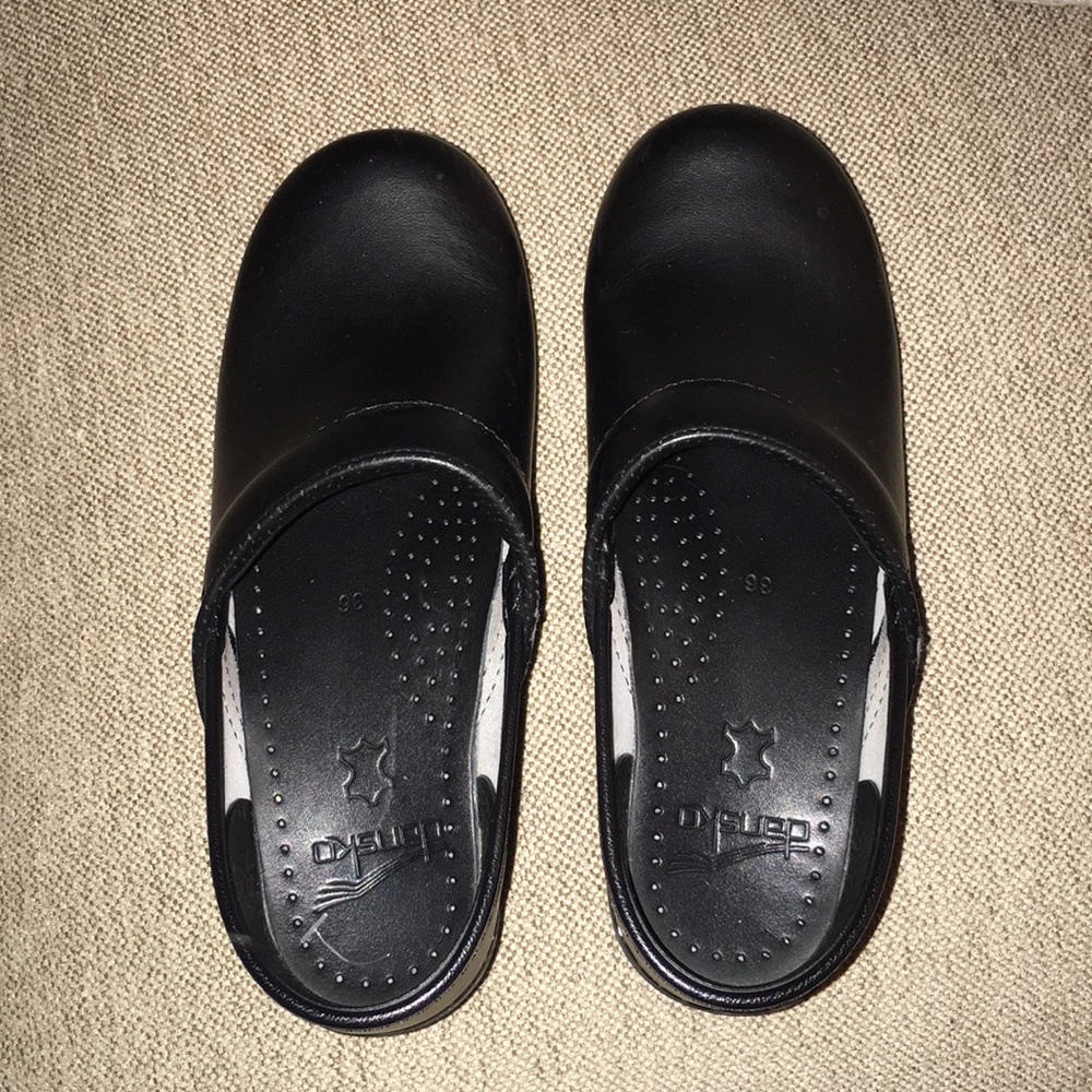 DANSKO Black almost new. Very little wear.